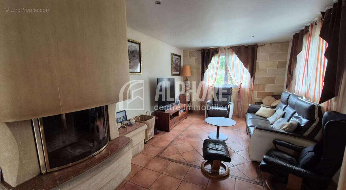 Alphore Immobilier - Donges -  Maison de plain-pied -150 m²  - 4 chambres - Terrain de 1 100 m² - photo 5