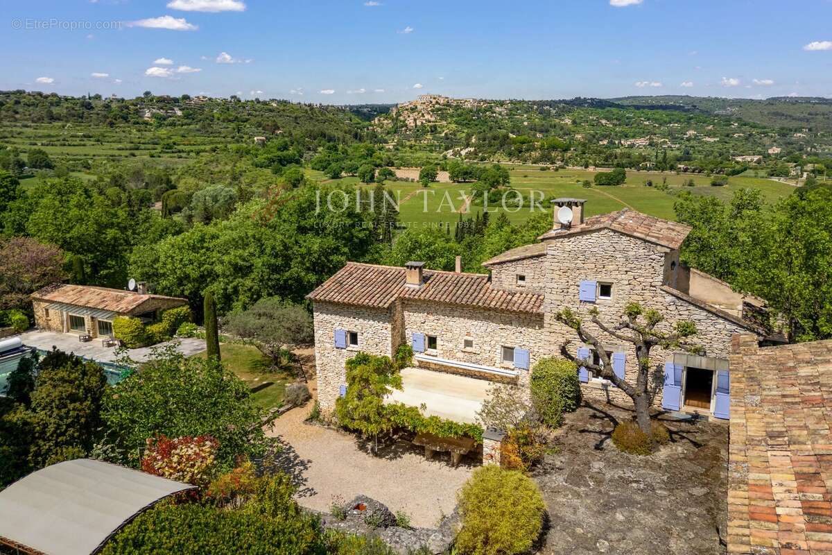 Maison à GORDES