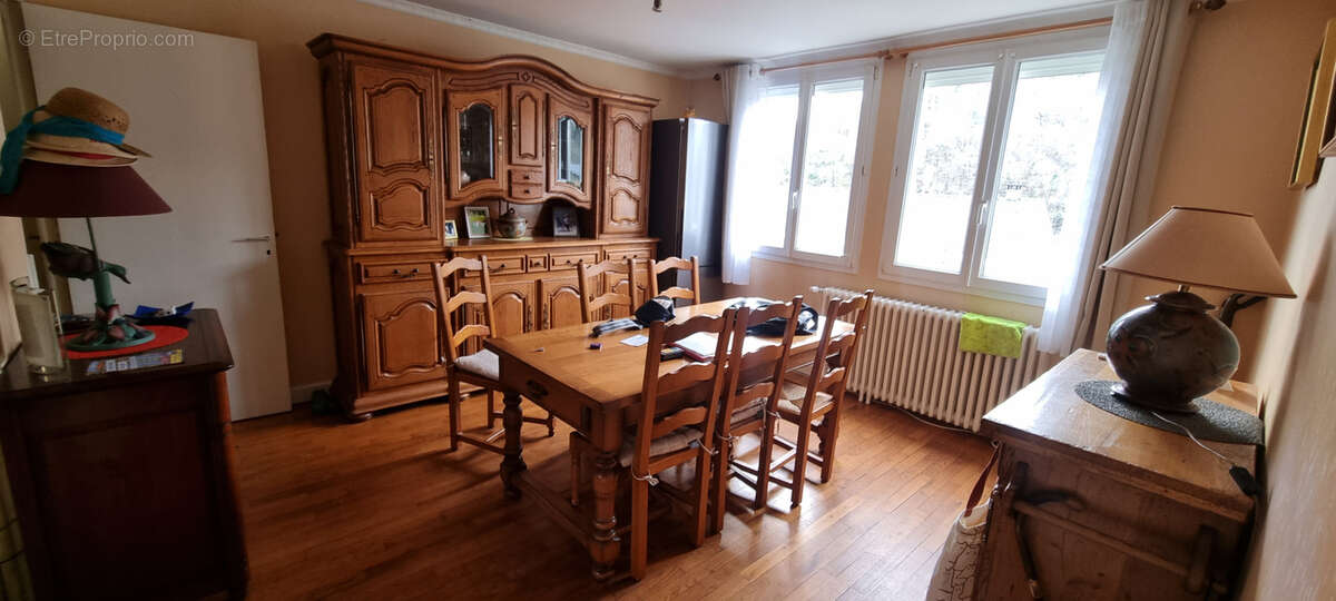 Maison à ENTRAYGUES-SUR-TRUYERE