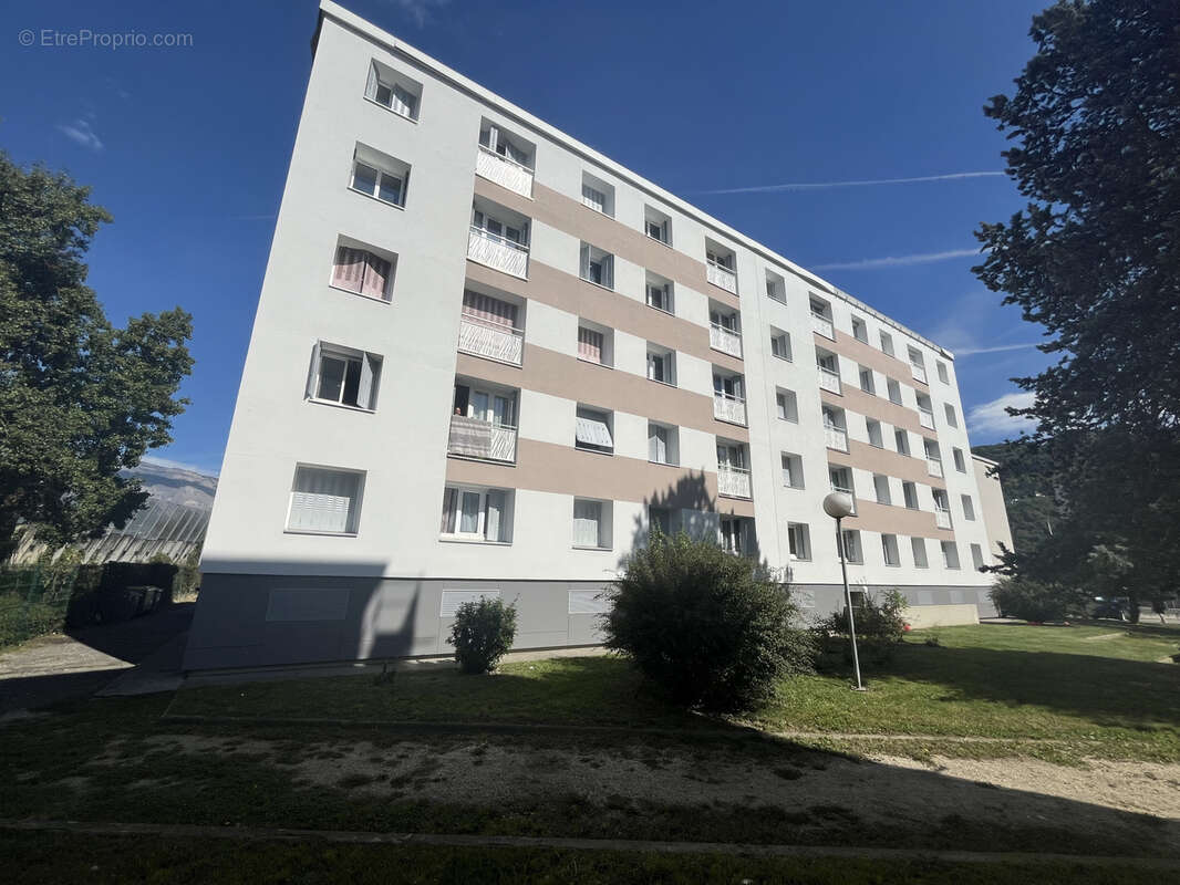 Appartement à SAINT-MARTIN-D&#039;HERES