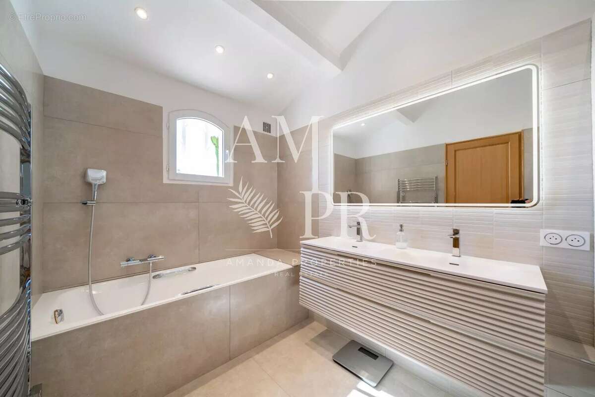 Cannes Californie – Élégance Contemporaine et Vue Mer d’Exception dans un Domaine Privé - photo 14