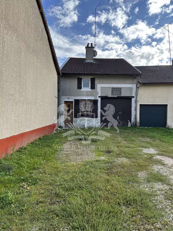 Maison à LINY-DEVANT-DUN