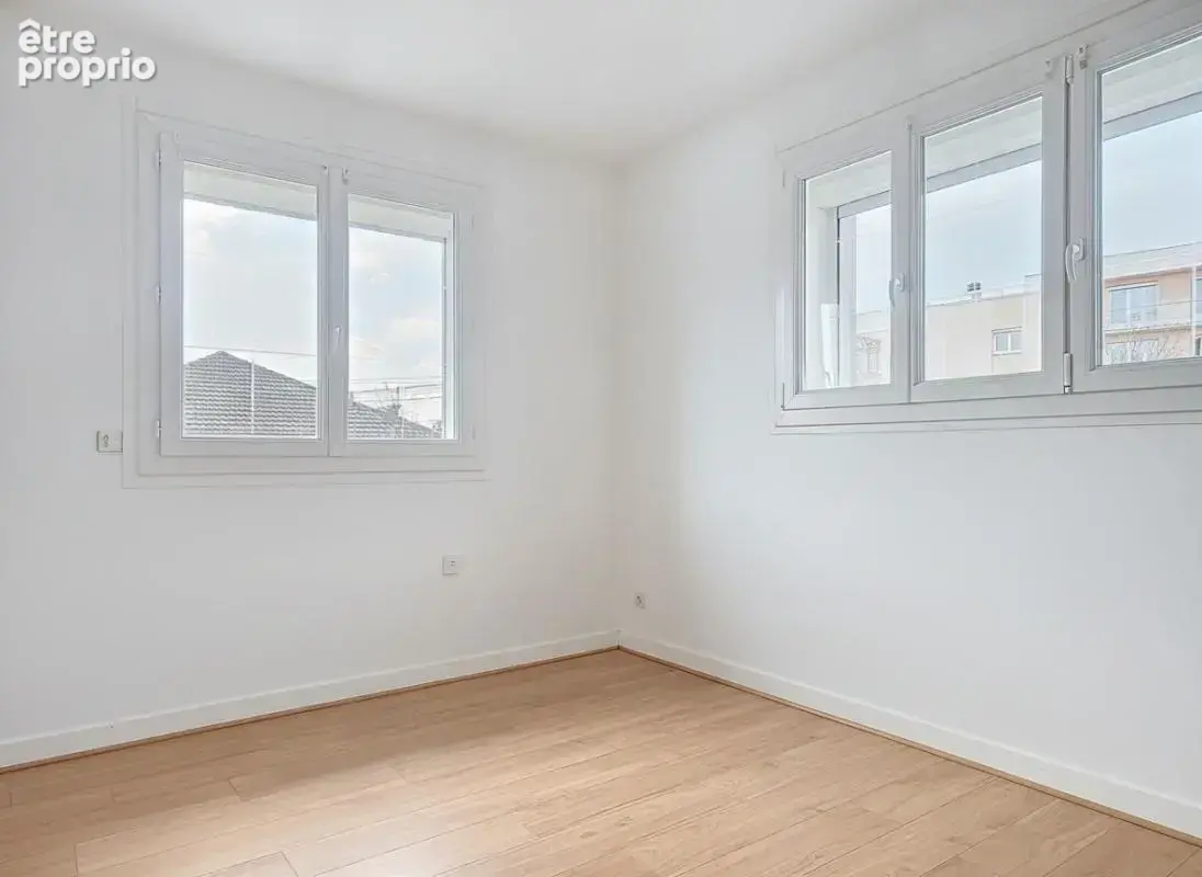 Maison - 5 Chambres - 2 Logements possibles - 2 Garages - Cave - Terrasse - Piscine - photo 11