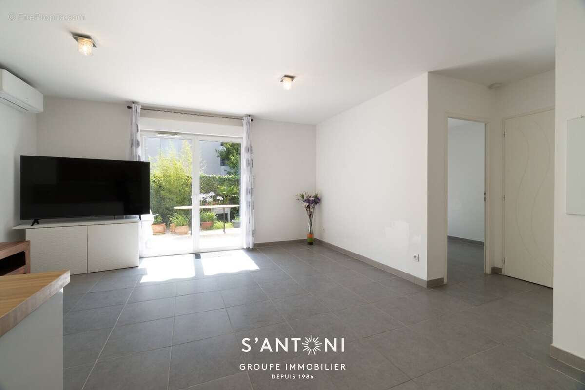 AGDE - CAYRETS - Appartement T3 en RDC avec Garage et Parking - photo 11
