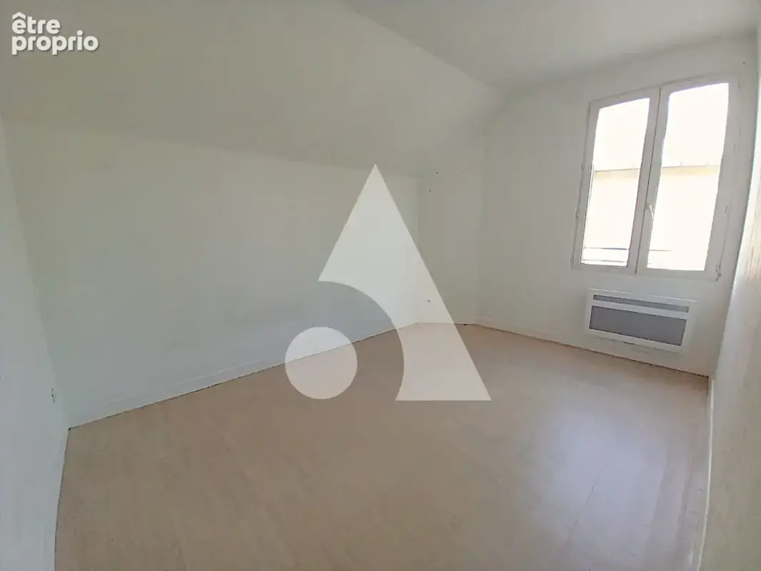 Immeuble de rapport à Maubeuge : 5 logements, un commerce et un potentiel locatif à étudier - photo 4