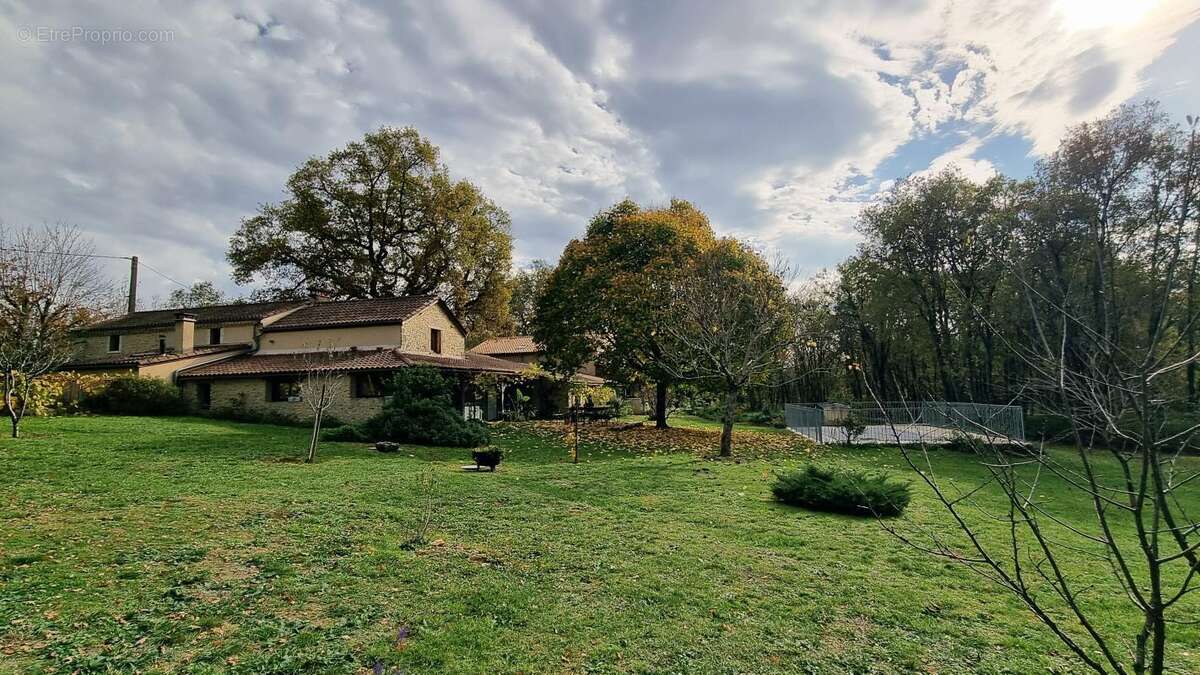 Maison à SAINT-FELIX-DE-VILLADEIX