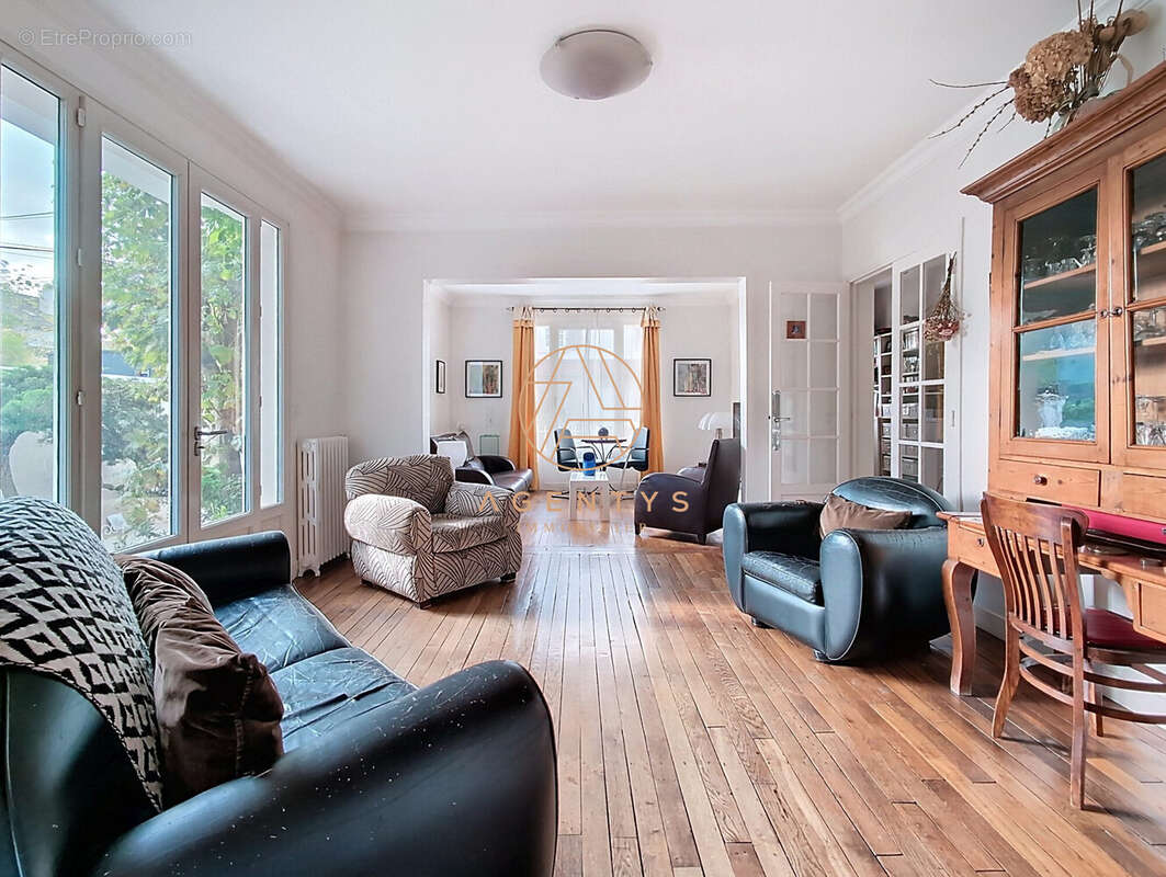 Maison à SAINT-MAUR-DES-FOSSES