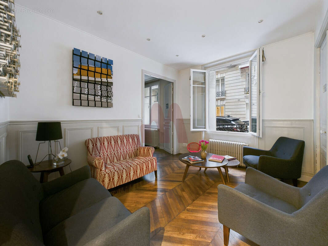 Appartement à PARIS-16E