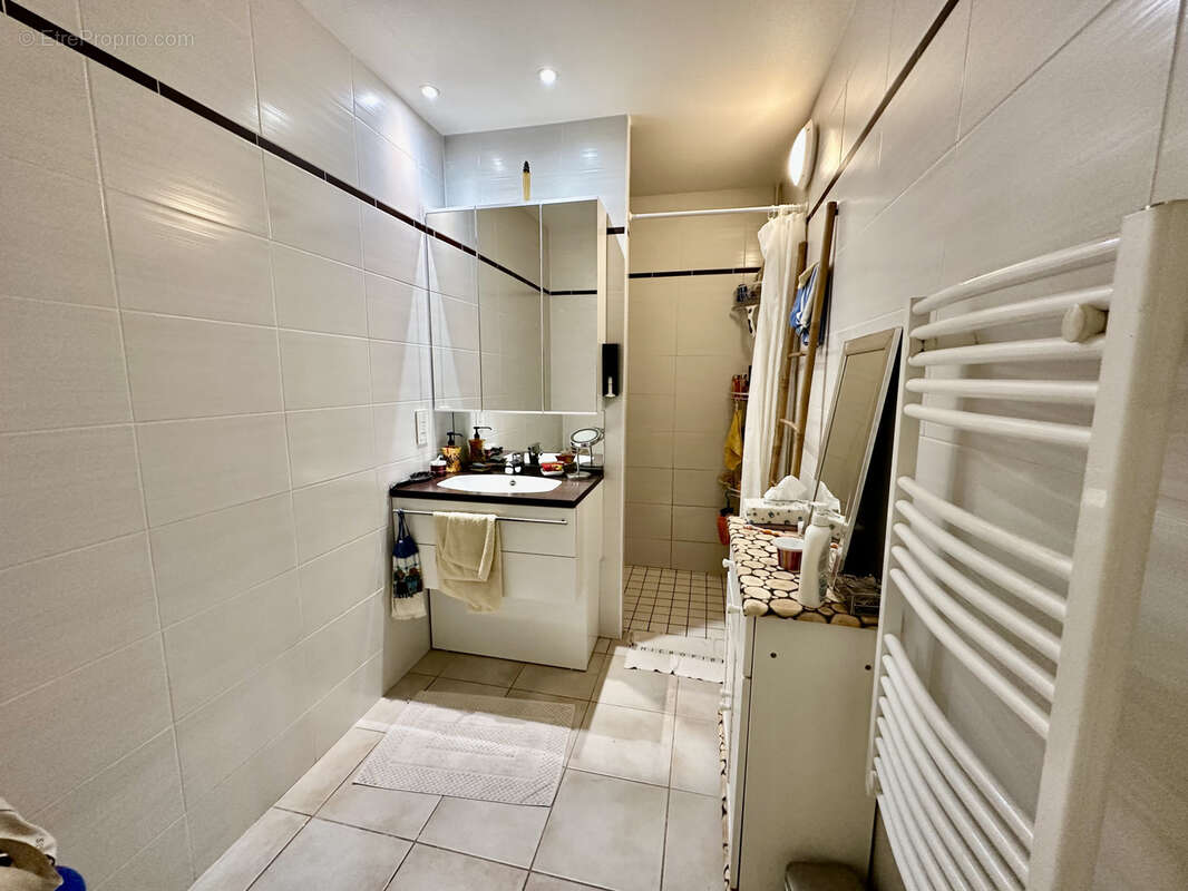Paradou (13) : Villa T3 de plain pied de 78 m2 avec extérieur, garage et parking - photo 12