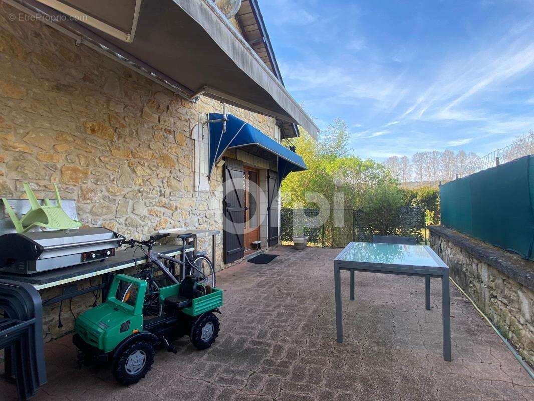 Maison à TERRASSON-LAVILLEDIEU