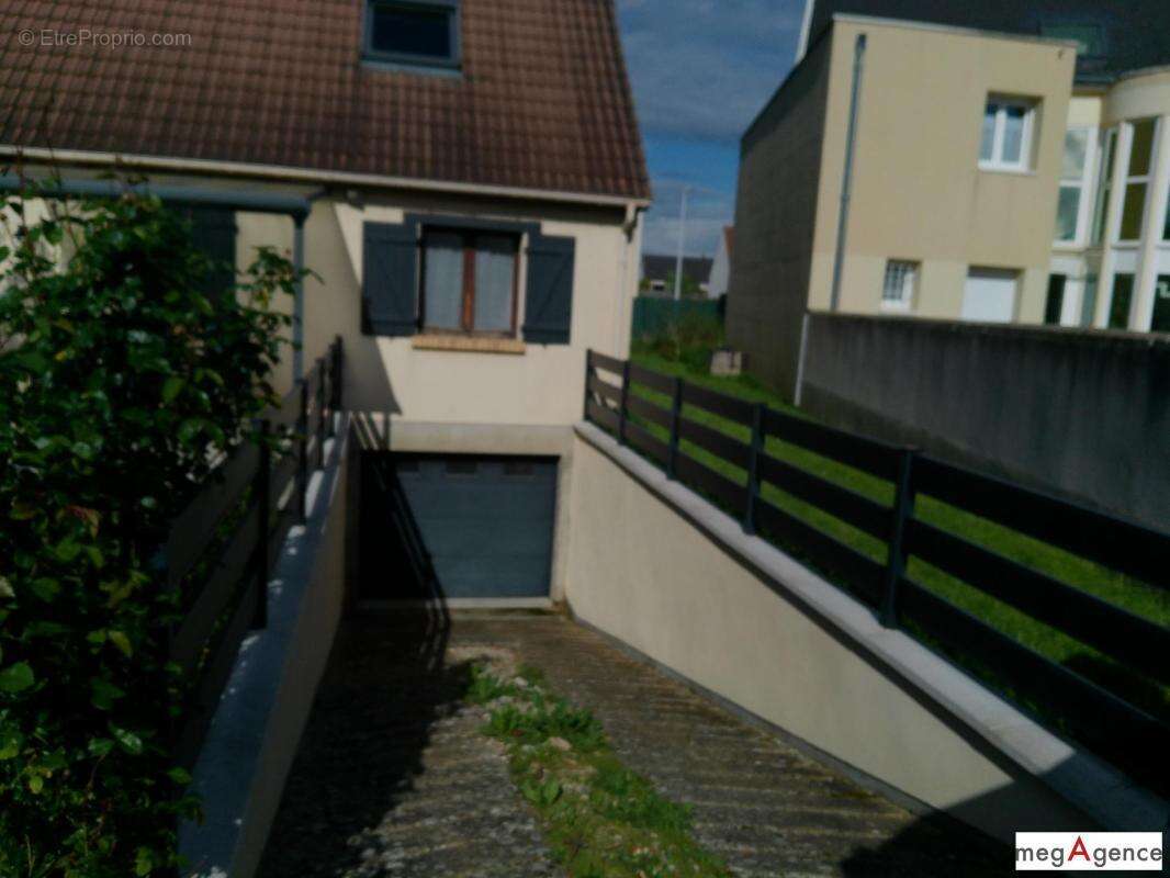 Maison à CHAMPHOL