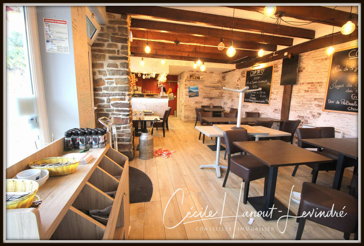 Centre-ville de Pleine-Fougères - Immeuble en pierre à restaurer 100 m2. Possibilité commerce. - photo 2