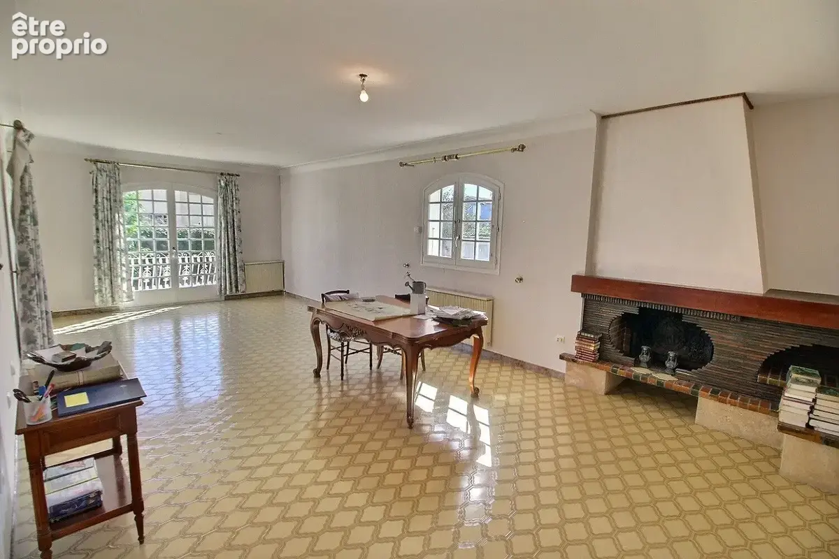 Villa d'architecte des années 75 développant 135 m² sur terrain de 1500 m² - photo 5