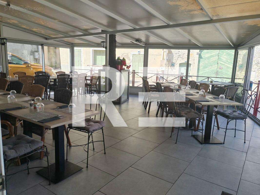 Commerce à LA CALMETTE