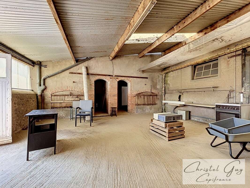 Sarthe (72), Propriété à vendre sur plus de 4 hectares, habitation et nombreuses dépendances et espaces de stockage, fort potent - photo 21