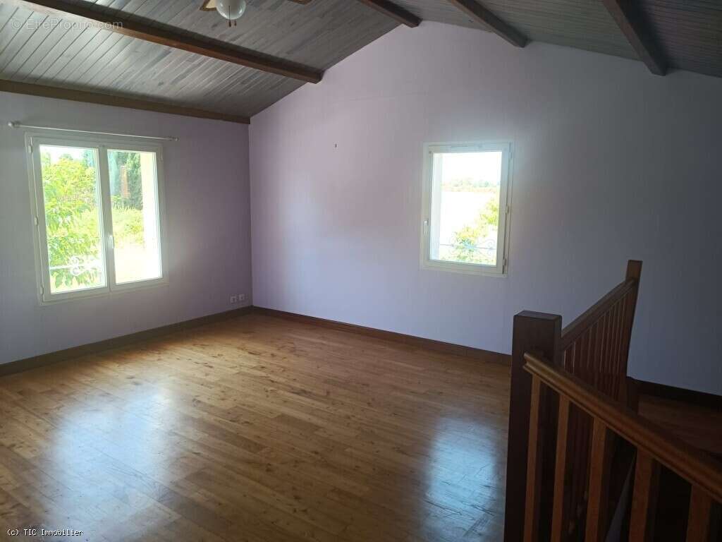 Belle Maison de Village Rénovée avec Jardin et Jolie Vue - photo 10