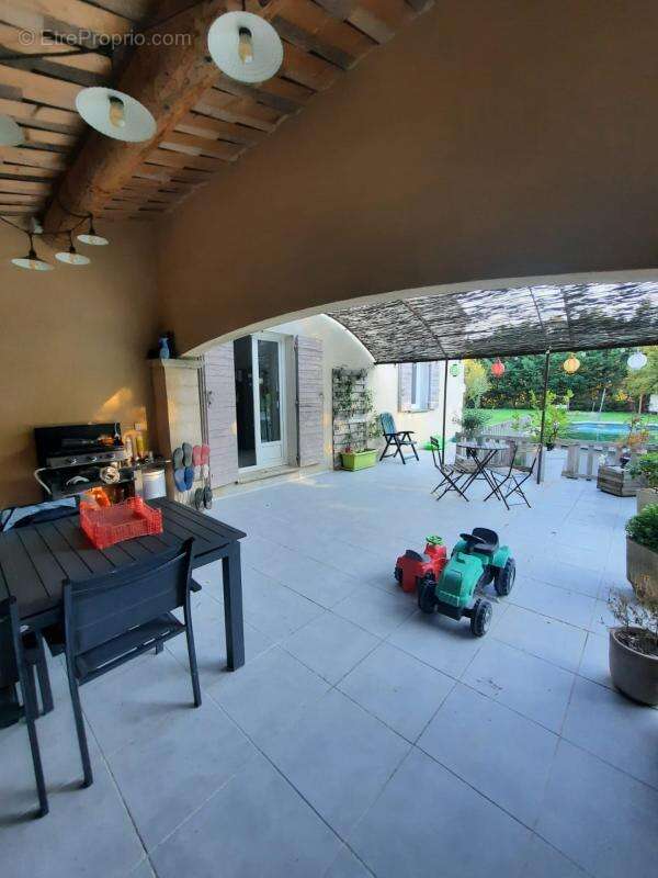 Maison à PERNES-LES-FONTAINES