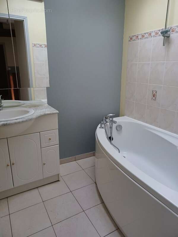 Appartement T4 vendu loué secteur François 1er - photo 5