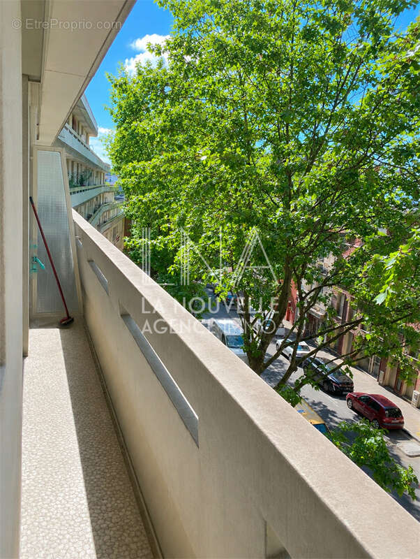Studio lumineux avec balcon – Dernier étage à 5 min du métro 11 - photo 4