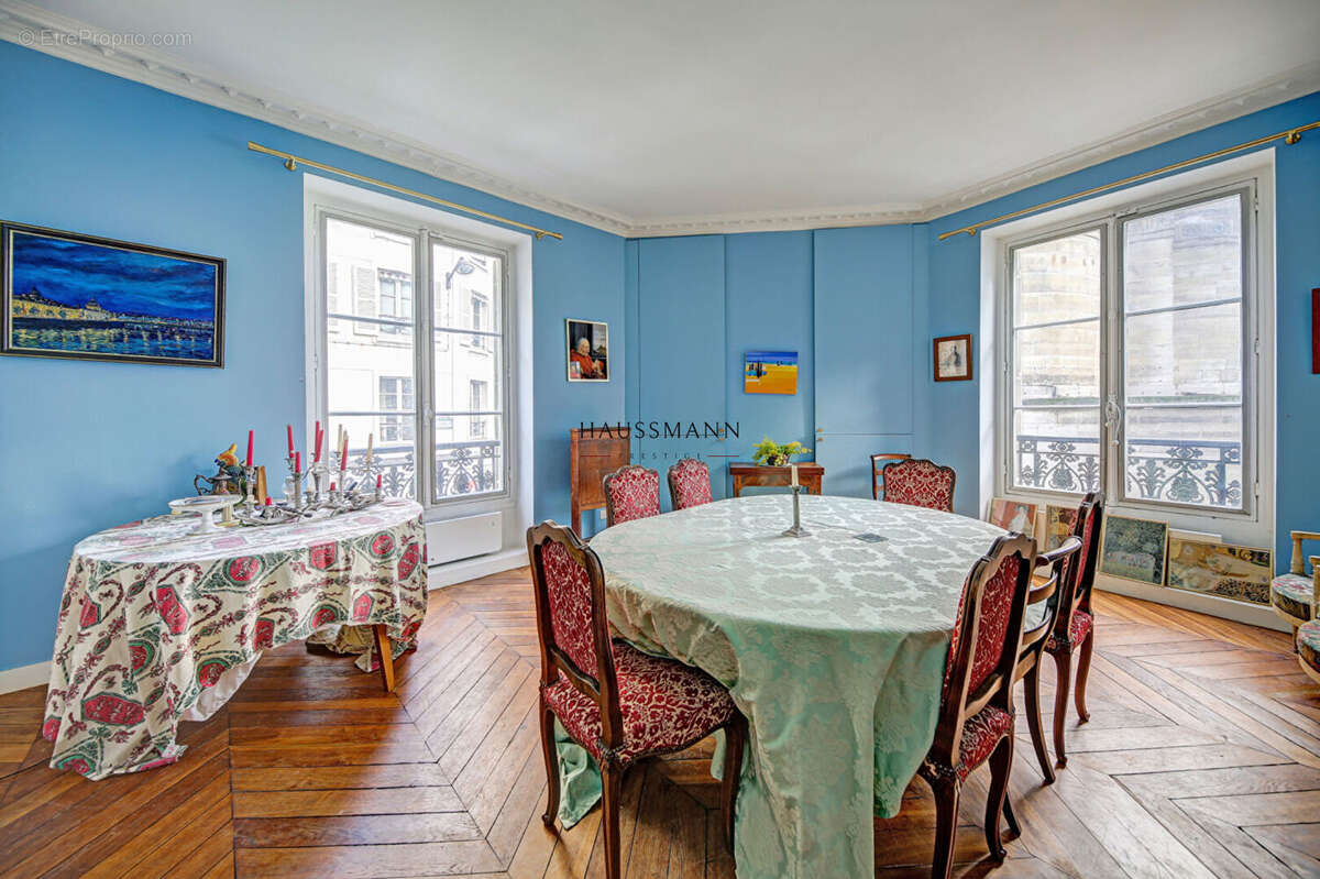 Appartement à PARIS-8E