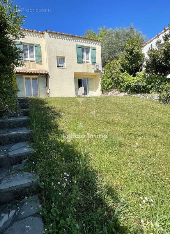 Maison à CHATEAUNEUF-GRASSE