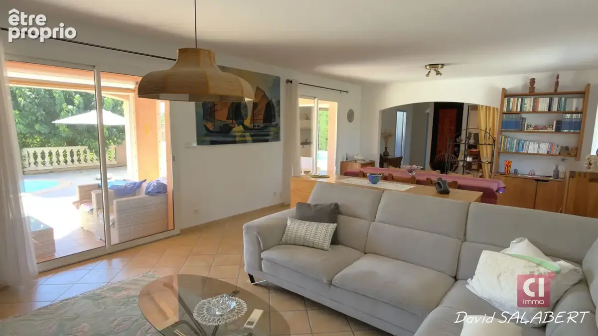 Garéoult -Villa à vendre de plain-pied avec piscine, studio et double garage - photo 5