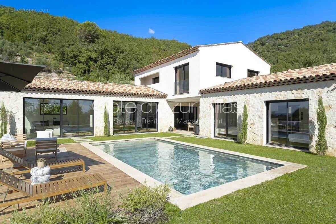 Maison à TOURRETTES-SUR-LOUP