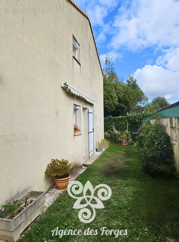 Maison à MONTREVAULT