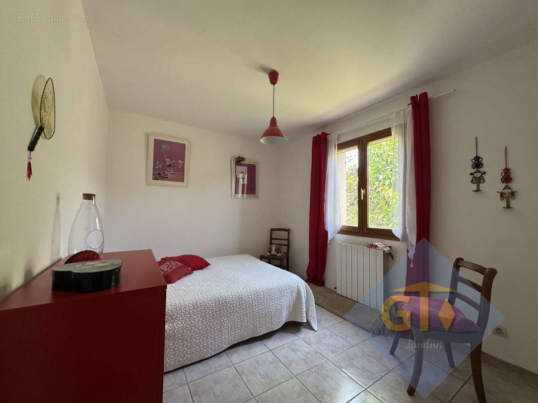 Maison à LAUDUN-L'ARDOISE