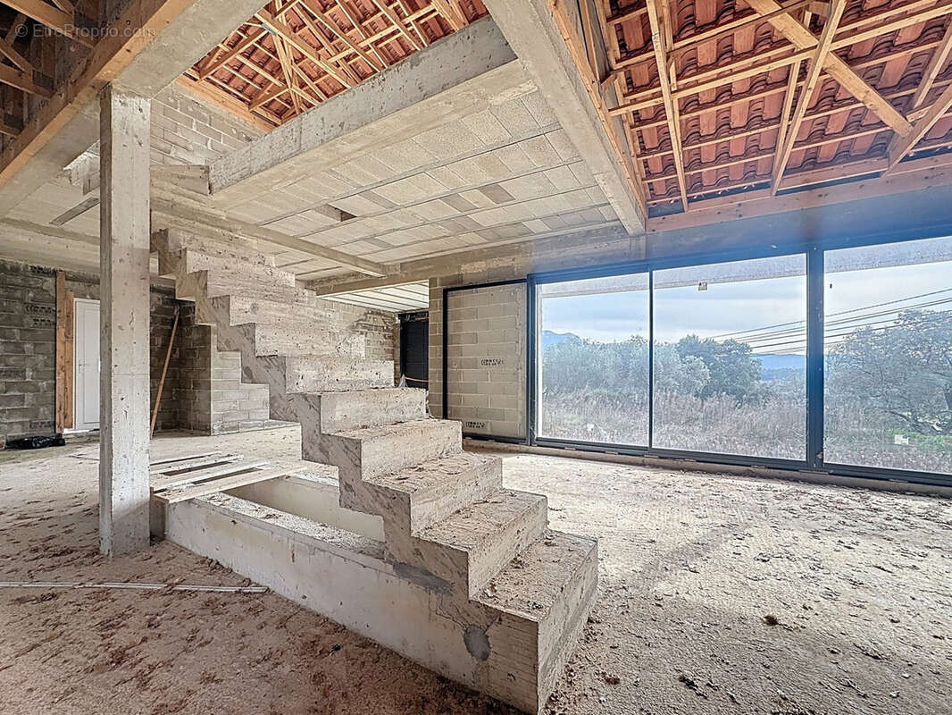 Maison à POURRIERES