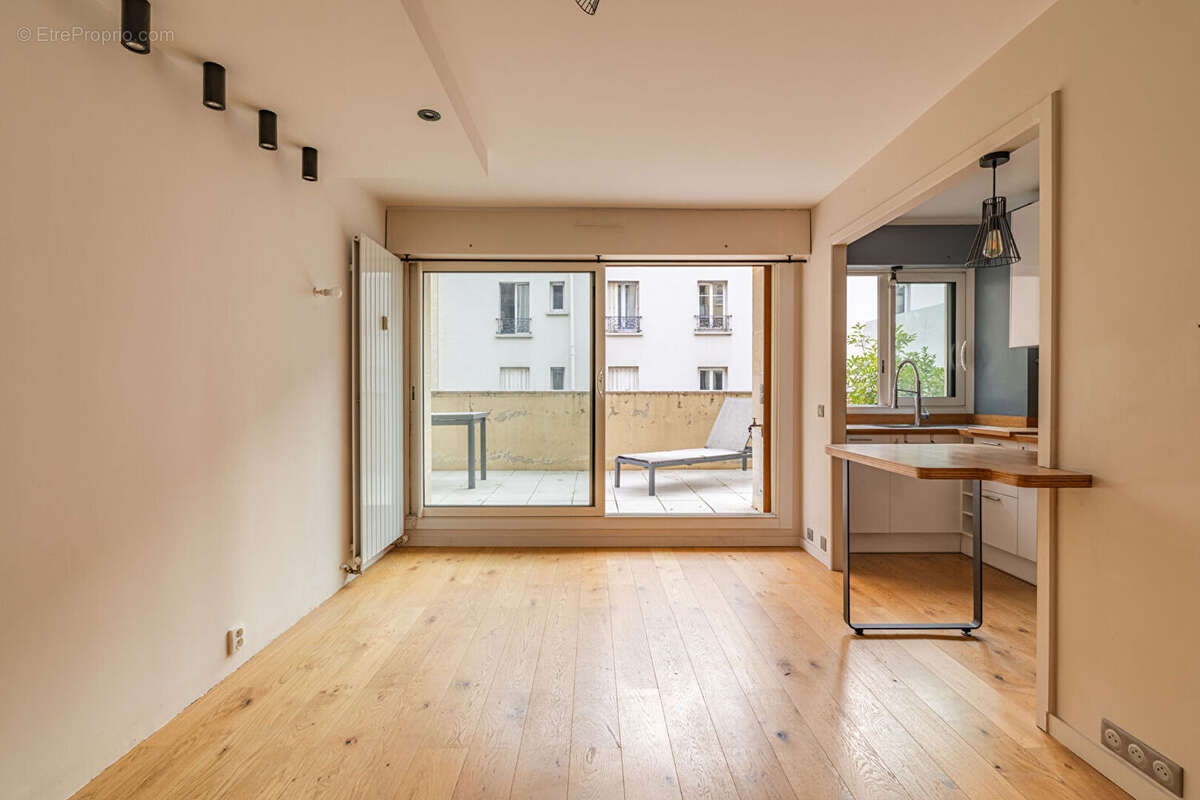 Appartement à PARIS-15E