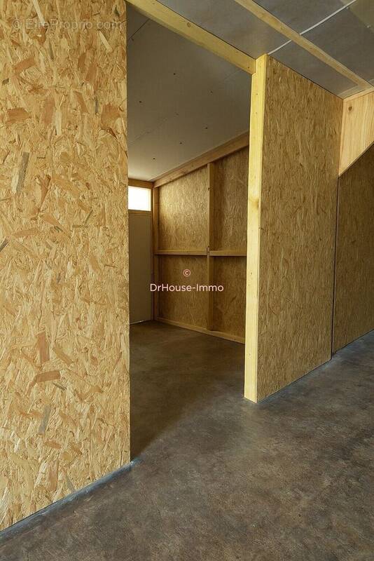 Parking à SAINT-HERNIN