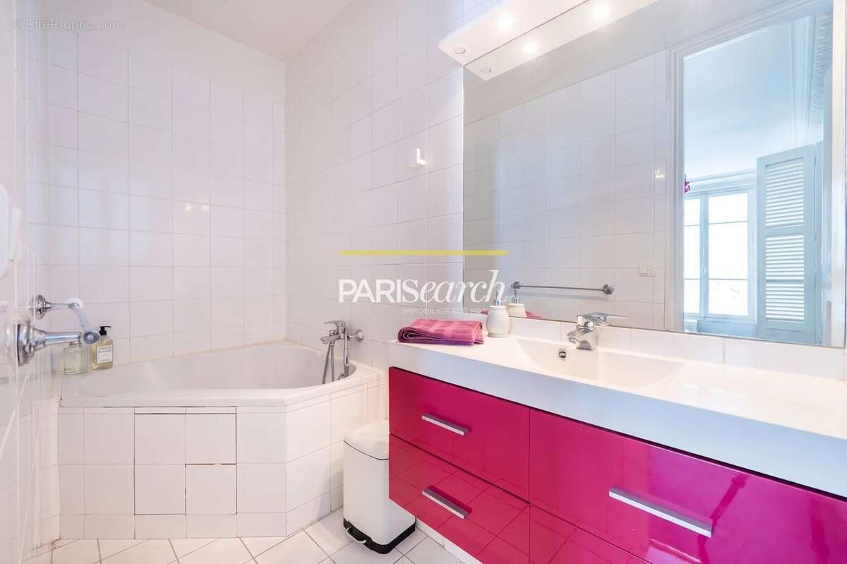 Appartement à PARIS-16E