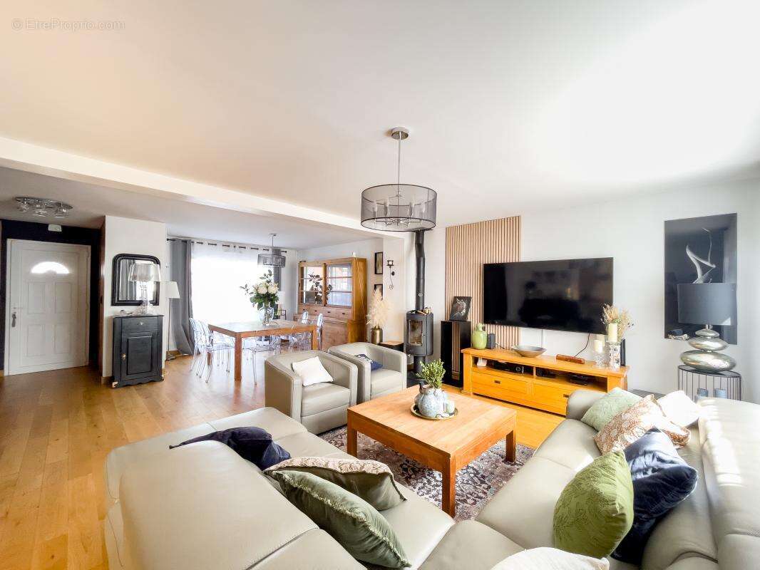 Maison à BAILLY-ROMAINVILLIERS