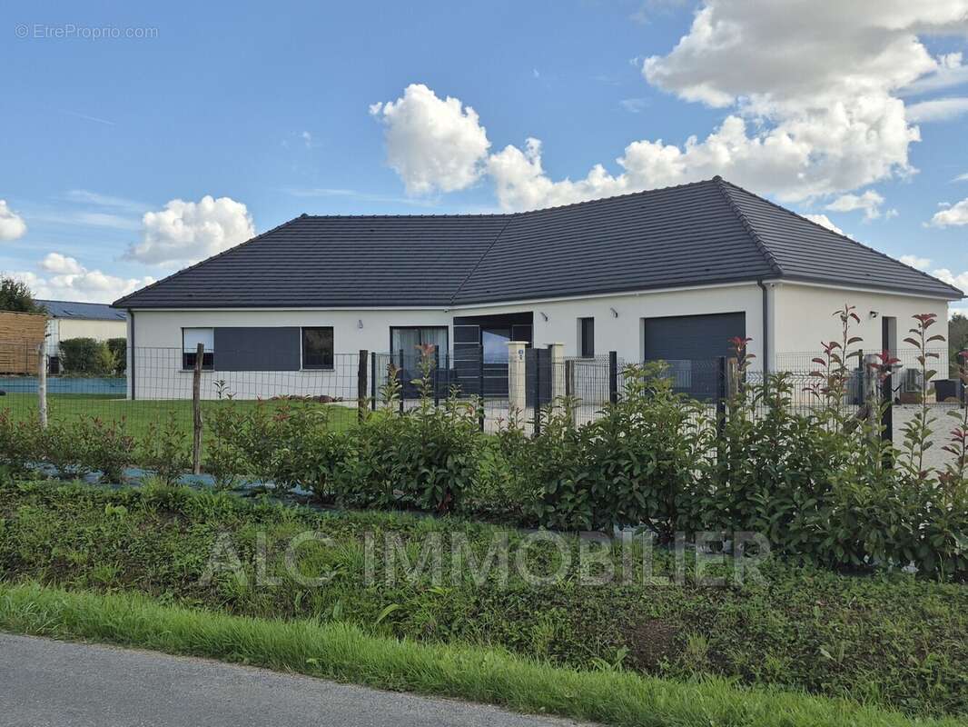 Maison à NEUFCHATEL-EN-SAOSNOIS
