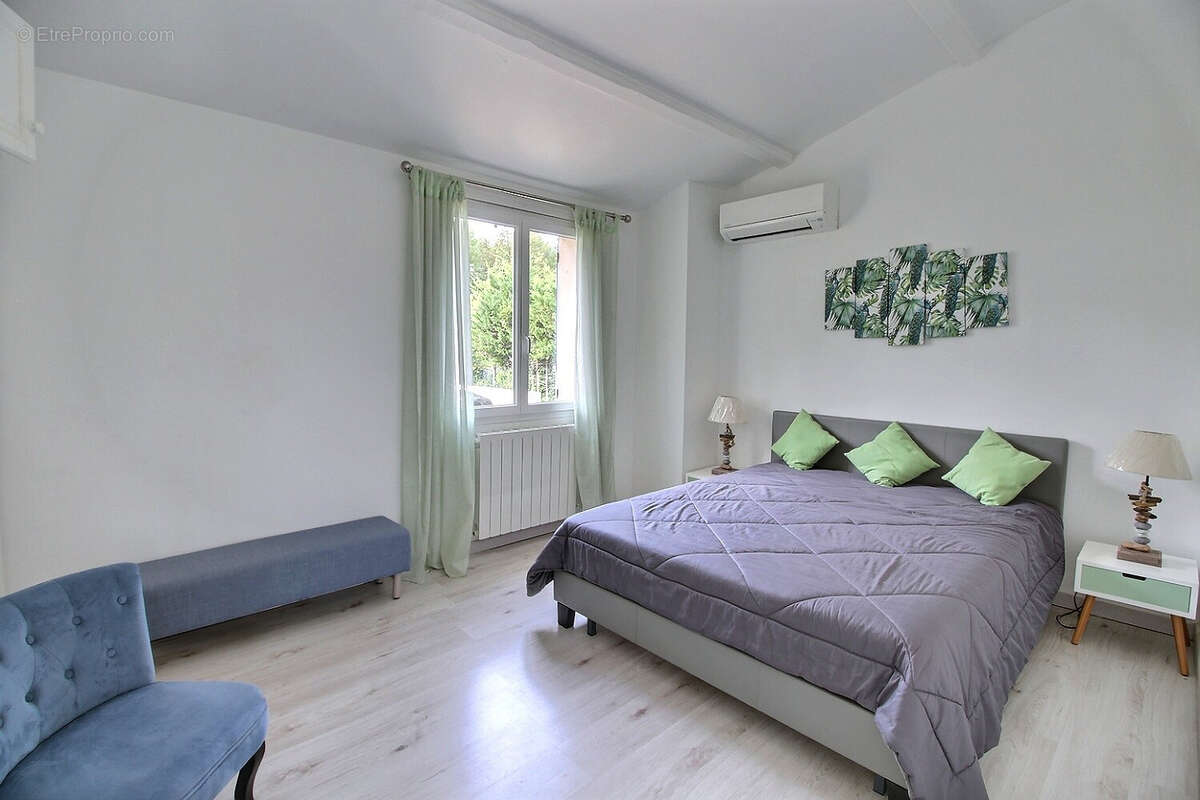 Maison à SAINT-JEAN-DE-CORNIES