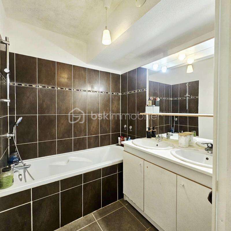 Appartement à MARSEILLE-11E