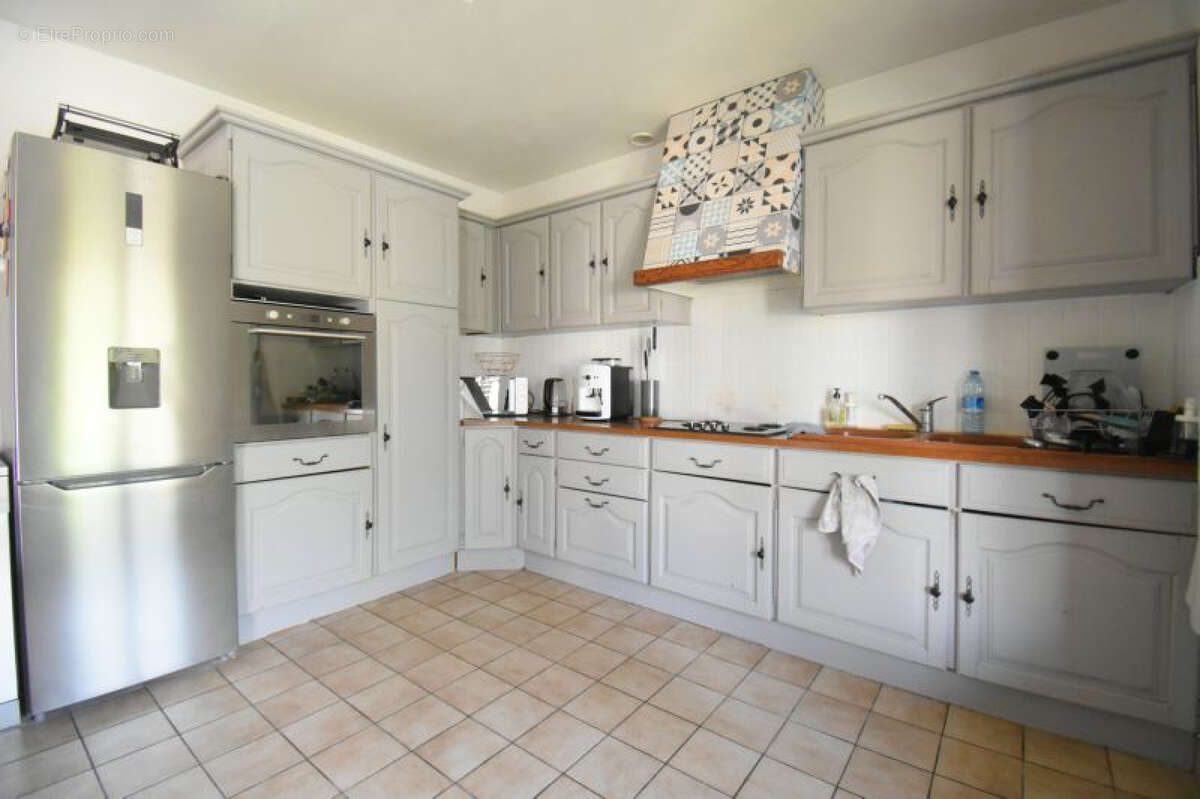 Maison à SAINT-REMY-EN-ROLLAT