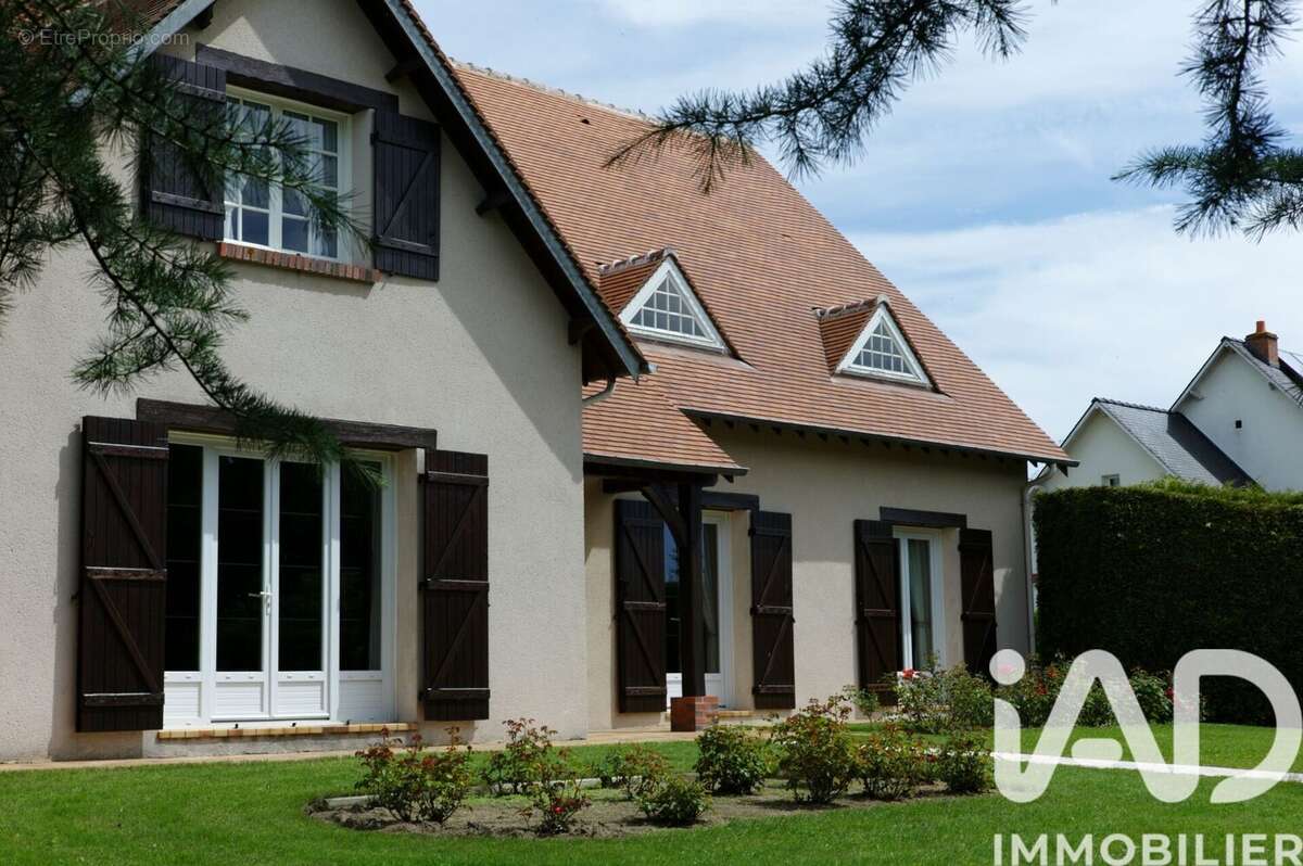 Photo 2 - Maison à SAINT-DENIS-DE-L'HOTEL