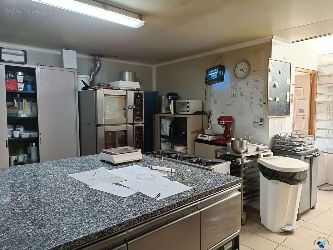 Commerce à LACROIX-FALGARDE