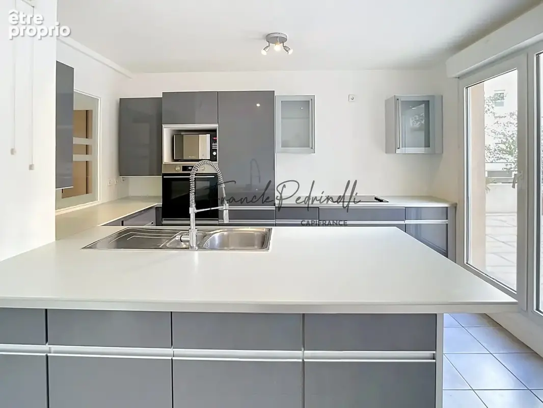 Beau T3 72 m²  VILLEURBANNE (69) CHARPENNES – Place Charles Hernu avec terrasse 75 m² - photo 2