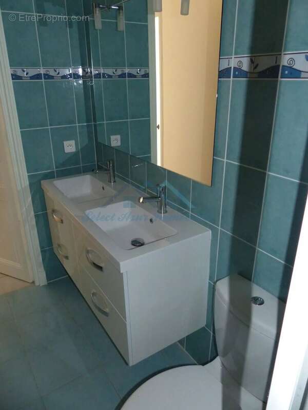 Salle de bains Carrelage - Appartement à NICE