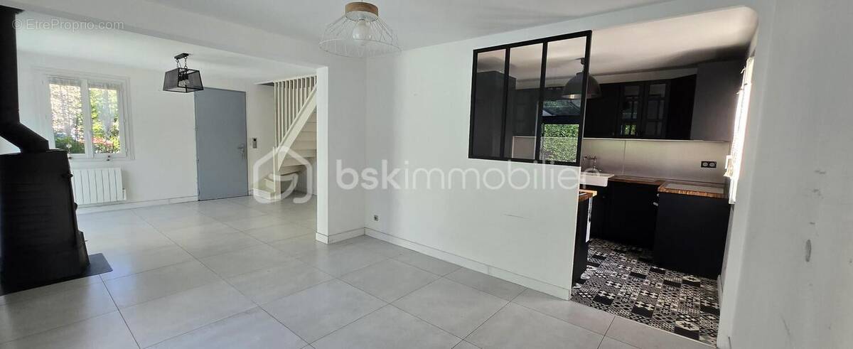 Maison à OZOIR-LA-FERRIERE