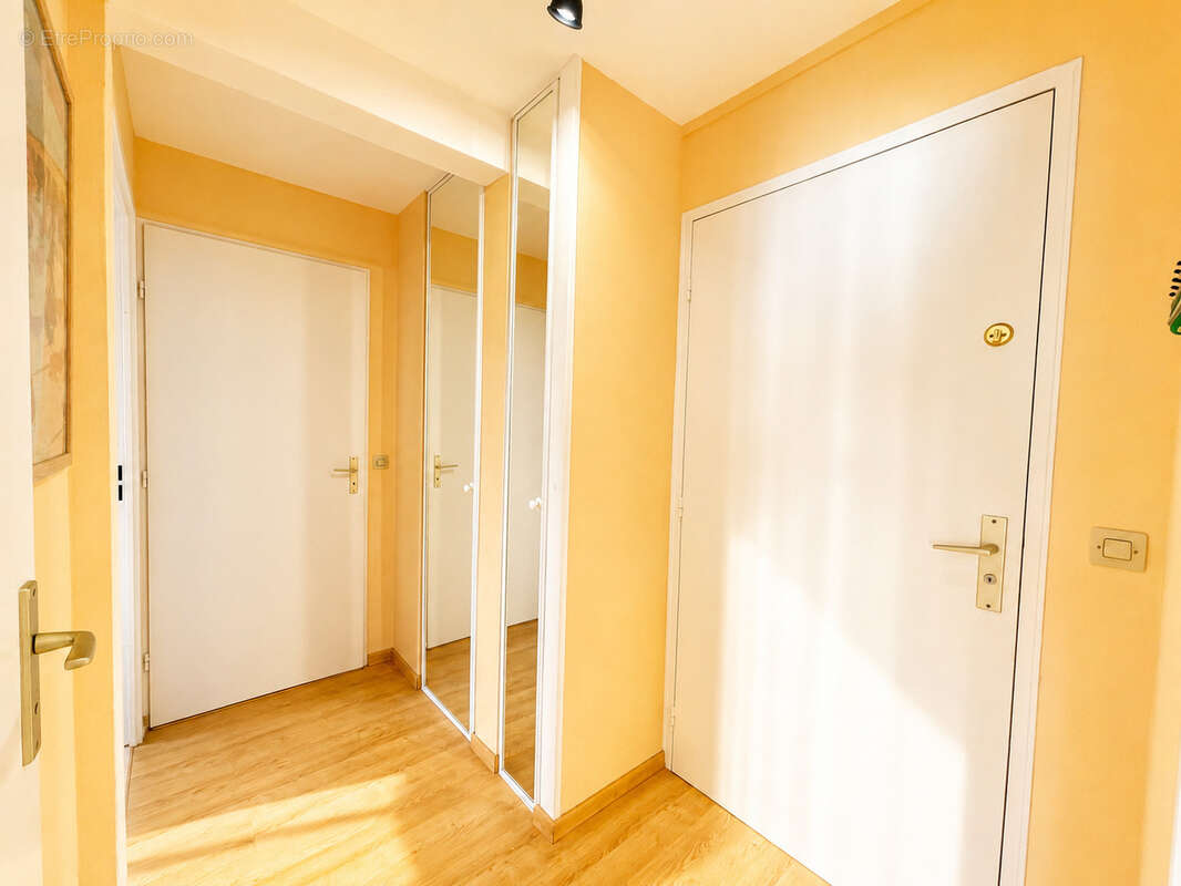 2 pieces 29m2 vue mer les colombieres avec balcon + parking - photo 6