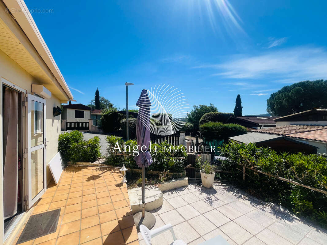 Maison à ROQUEBRUNE-SUR-ARGENS