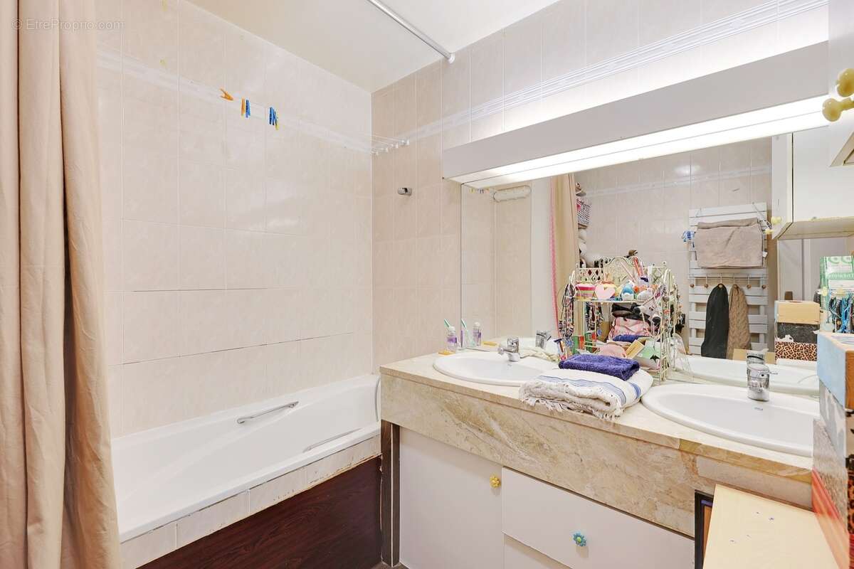 Appartement à LEVALLOIS-PERRET