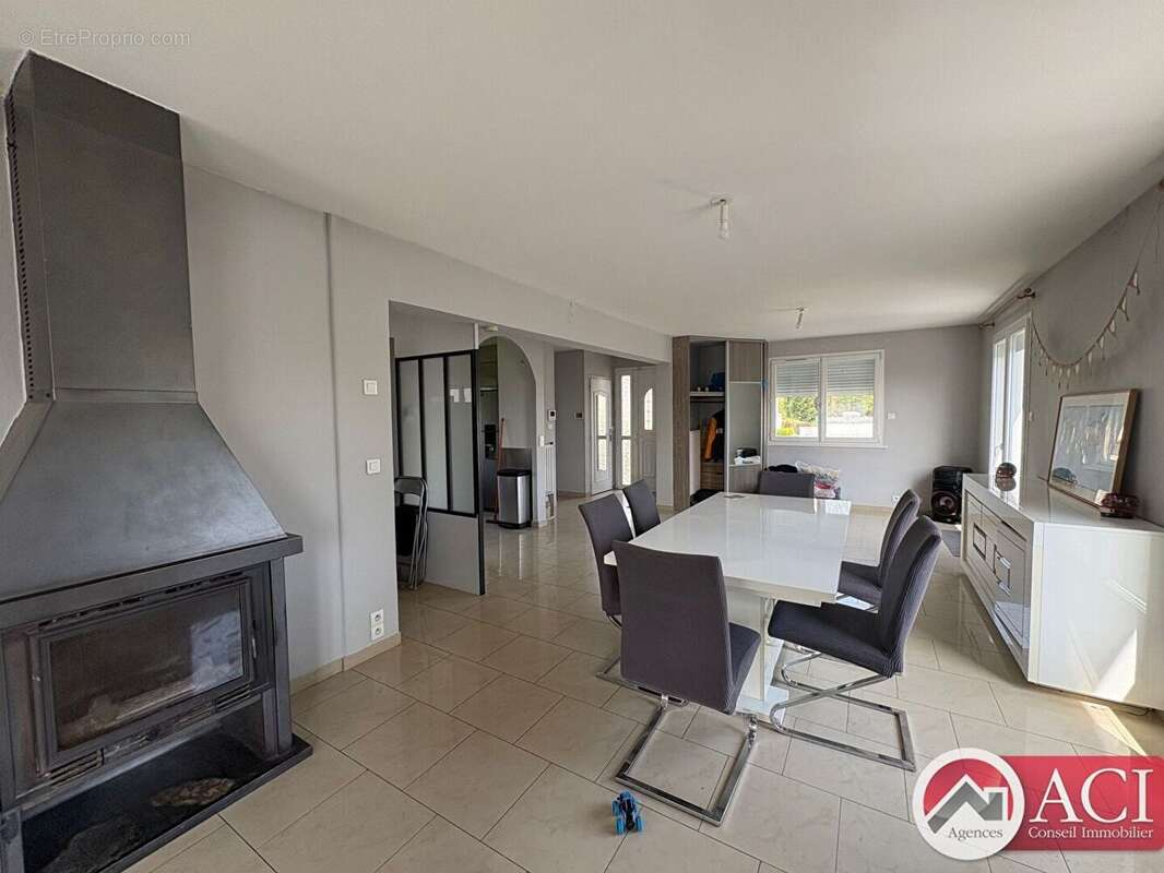 Maison Spacieuse de 8 pièces sur la N1 - photo 3