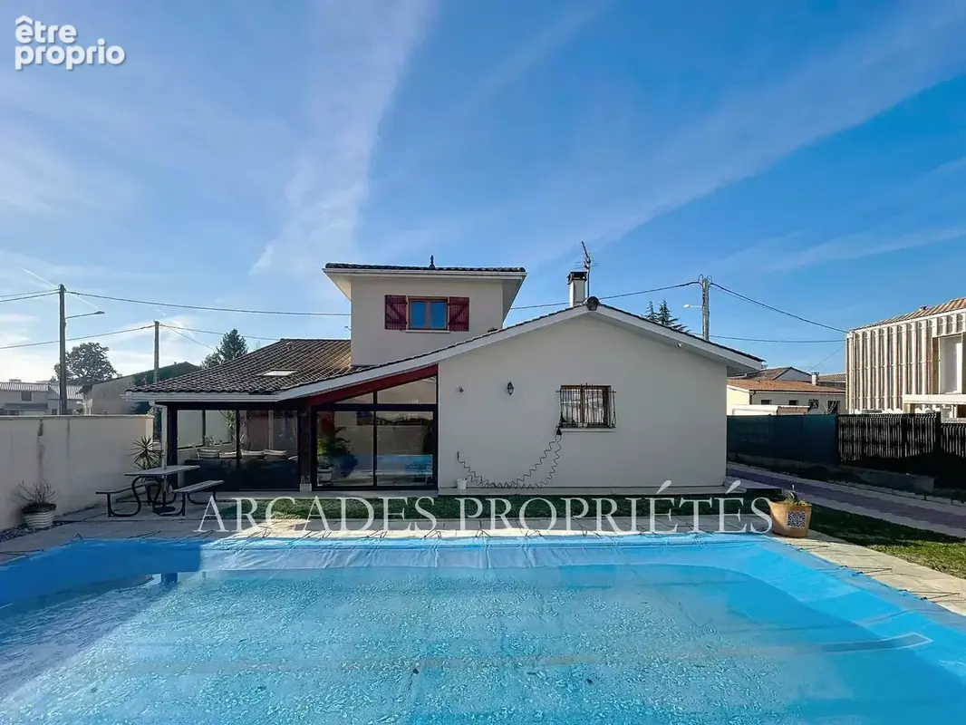 Élégante maison familiale avec piscine au cœur de bègle - photo 12