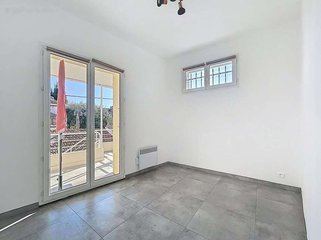 Appartement à SAINT-LAURENT-DU-VAR