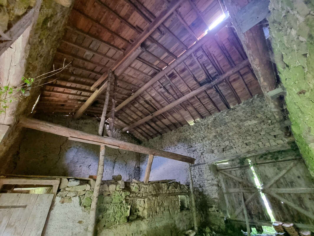 Maison à SAINT-AMANT-ROCHE-SAVINE